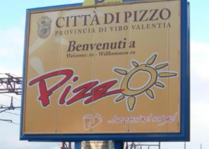 L'Albero Di Limoni Sul Mare Di Pizzo