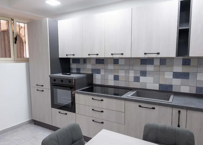 Ali Apartments