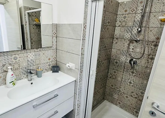 Ali Apartments